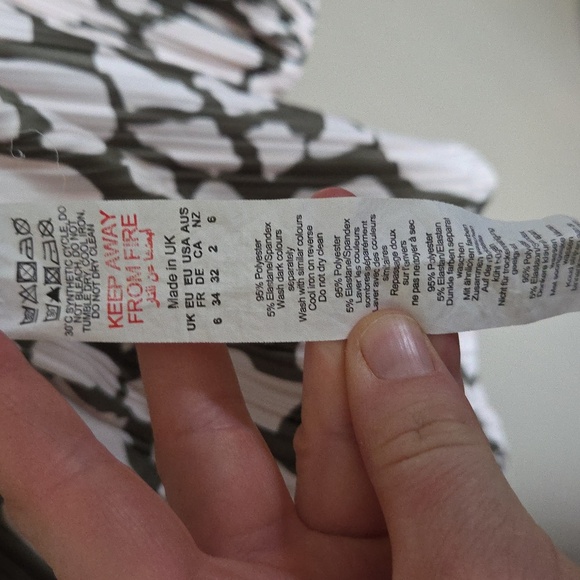 PrettyLittleThing Abstract Print Romper Size 6 - Picture 4 of 4